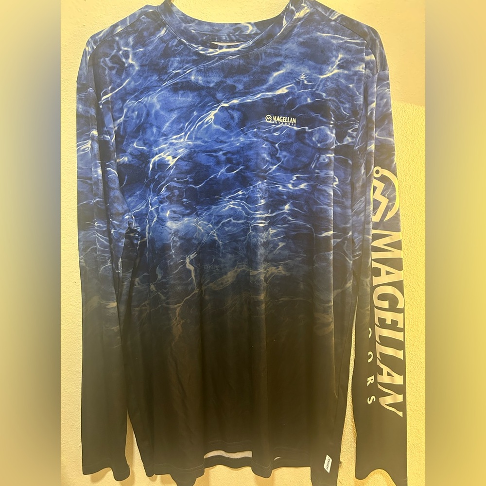 Magellan Outdoors Men’s Blue Black Water-Effect Long Sleeve Rash Guard